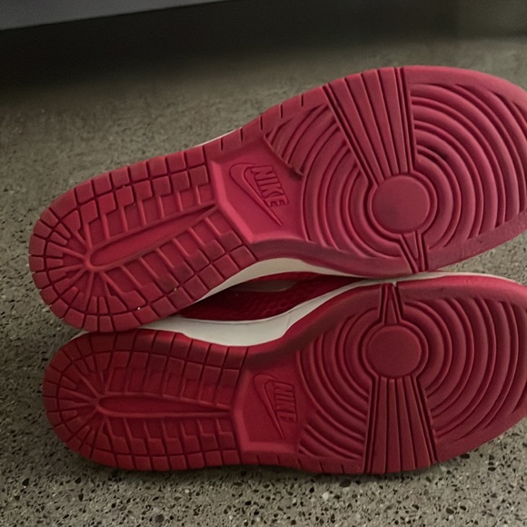 Pink Nike sneakers - Picture 5 of 5